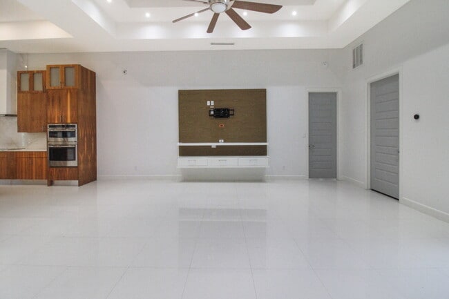 Foto del edificio - 3501 Umar Ave