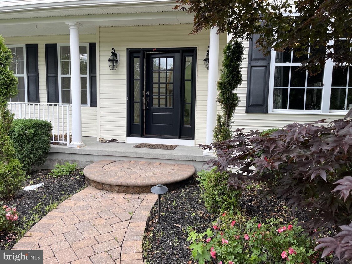 14 Bard Dr, Monroe Township, NJ 08831 House for Rent in Monroe