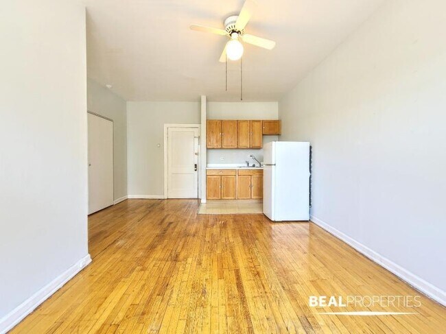 Building Photo - 0 bedroom in CHICAGO IL 60657