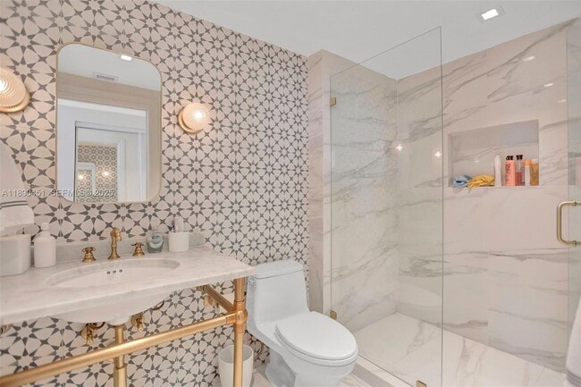 Building Photo - 2000 Island Blvd