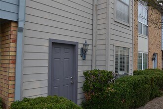 Building Photo - 6111 Beverly Hill St