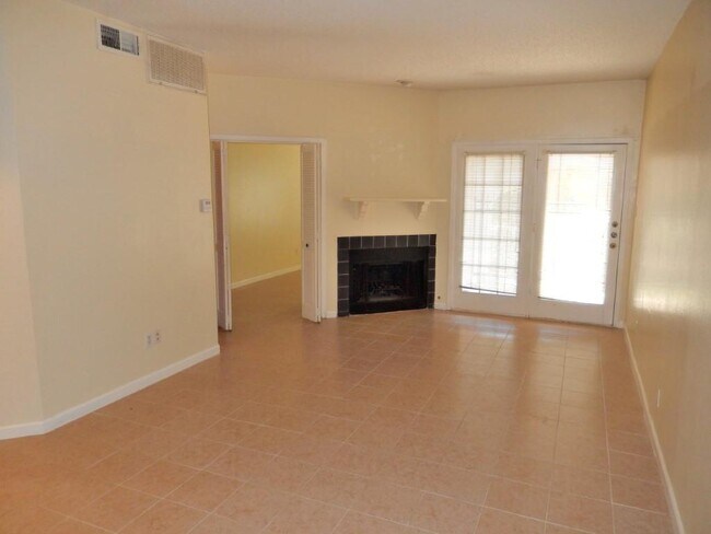 Building Photo - 5550 Spring Valley Rd