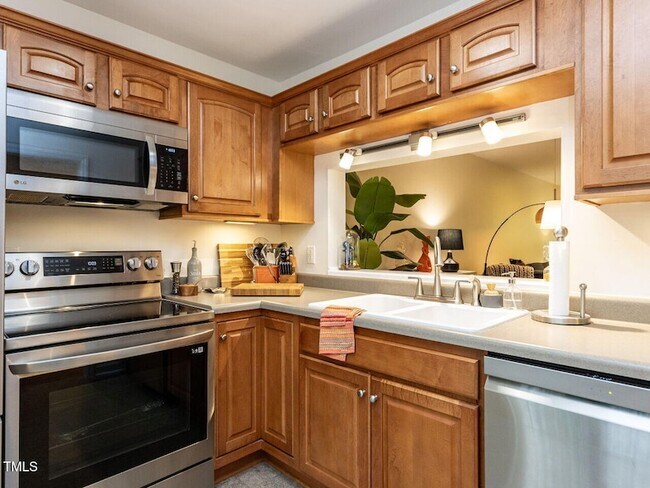 Building Photo - 4646 Fawnbrook Cir