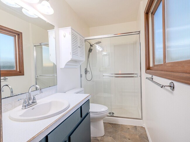 Building Photo - Spacious 4-Bedroom, 3-Bath Home with Finis...