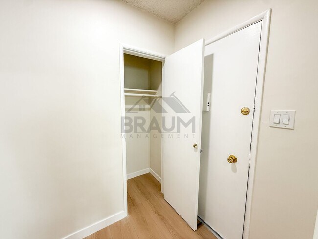 Foto del edificio - 13129 Oxnard St