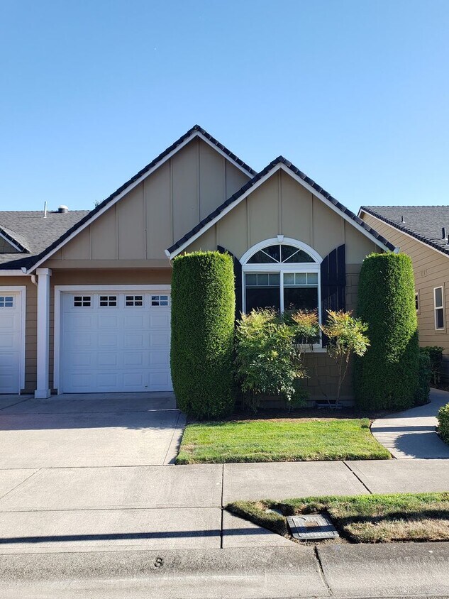 Primary Photo - Charming & Comfortable Home