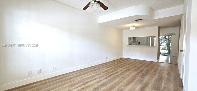Foto del edificio - 46 Simonton Cir