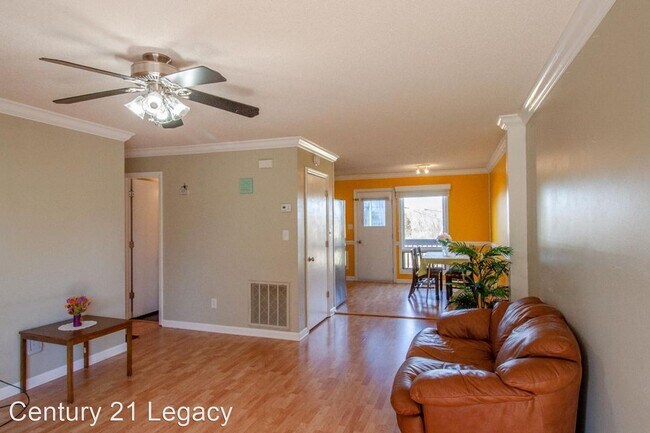Building Photo - 2 br, 1.5 bath House - 2522 E Lakeview Drive