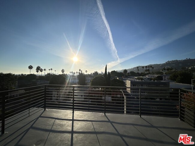 Building Photo - 1236 N Fairfax Ave