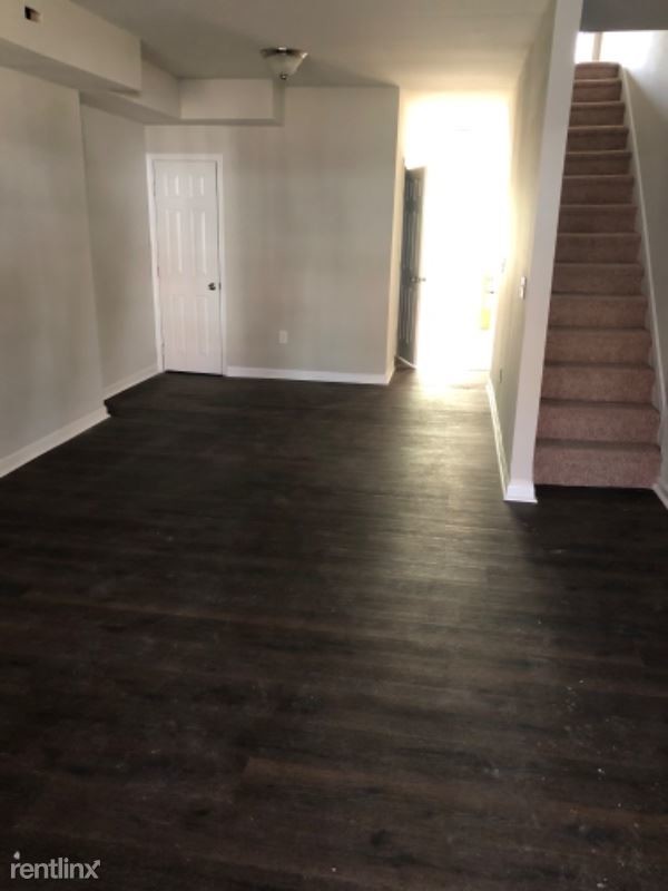 Building Photo - 3 br, 1.5 bath Townhome - 68 S Morley St