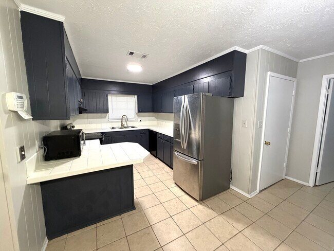 Building Photo - 5919 40th Ct