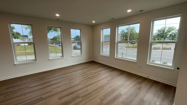 Foto del interior - Forest Ave - Luxury Off-Campus Housing!