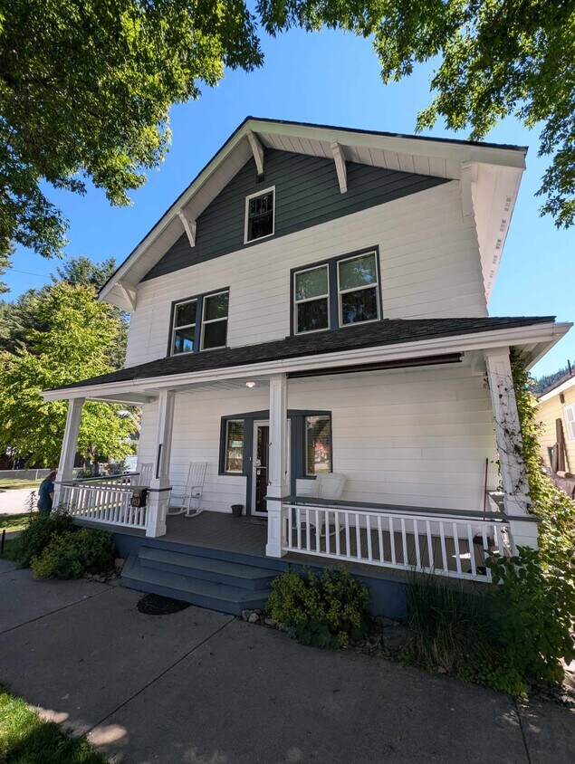 Primary Photo - 303 3rd St