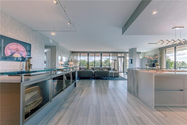 Building Photo - 20 Isle of Venice Dr