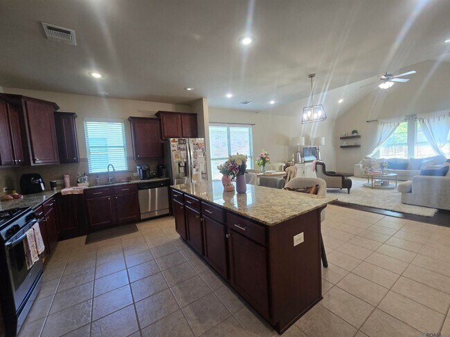 Foto del edificio - 1412 Alouette Dr