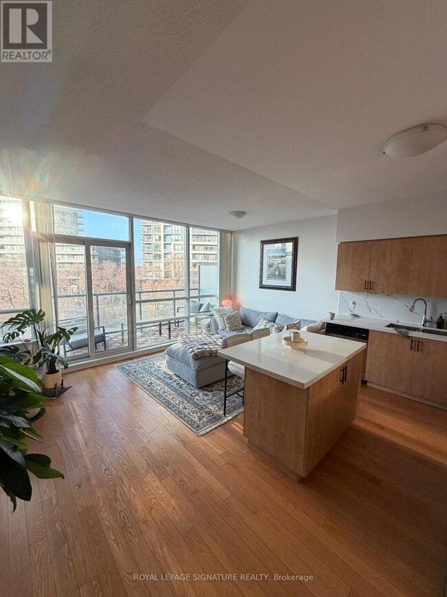 Building Photo - 2230 Lake Shore Blvd W