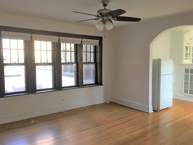 Building Photo - 4007 N Kildare Ave
