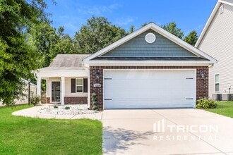 Building Photo - 3250 Alexandria Dr