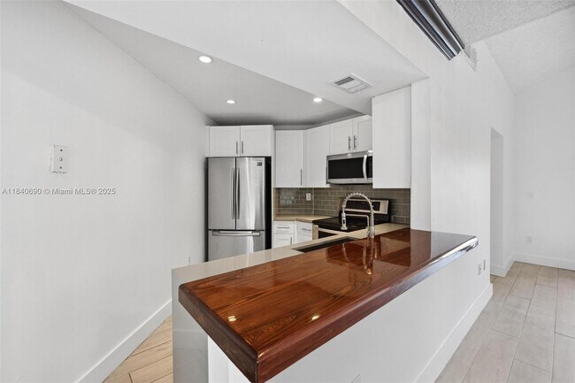 Foto del edificio - 9741 Fontainebleau Blvd