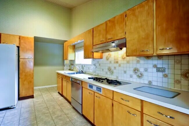 Building Photo - 3131 Hill Ln