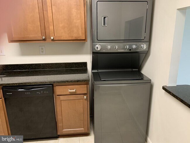 Foto del edificio - 3701 S George Mason Dr