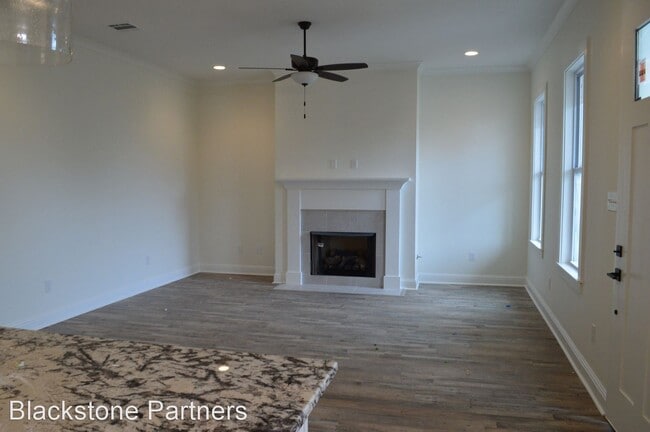 Building Photo - 3 br, 2 bath House - 15032 Shenandoah View CT