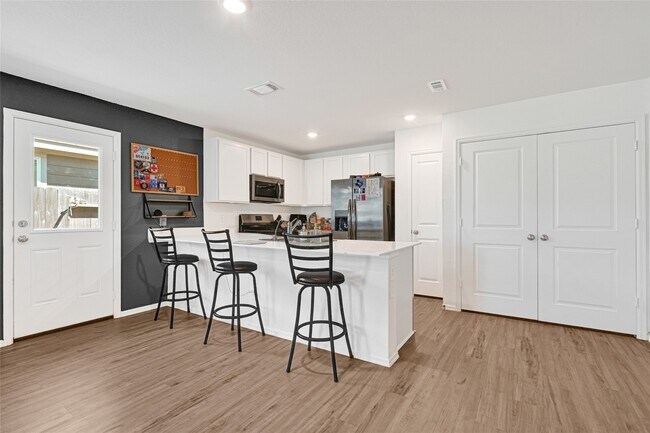 Building Photo - 22326 Mountain Pne Dr