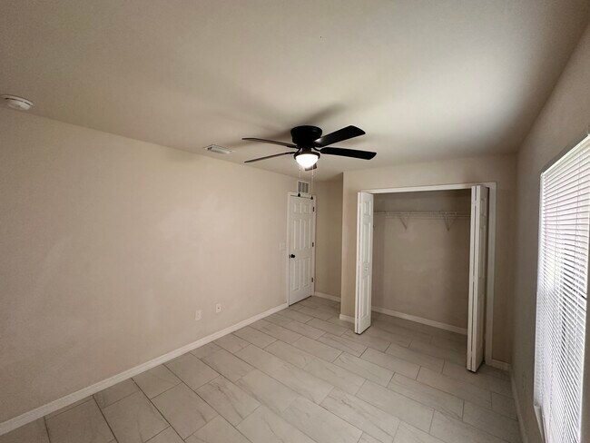 Foto del edificio - 2212 SW Santa Barbara Pl