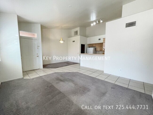 Foto del edificio - BEAUTIFUL 2 BED, 2 BATH TOWNHOME IN GATED ...