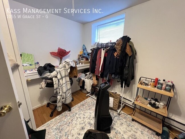 Photo - 1055 W Grace St Apartment