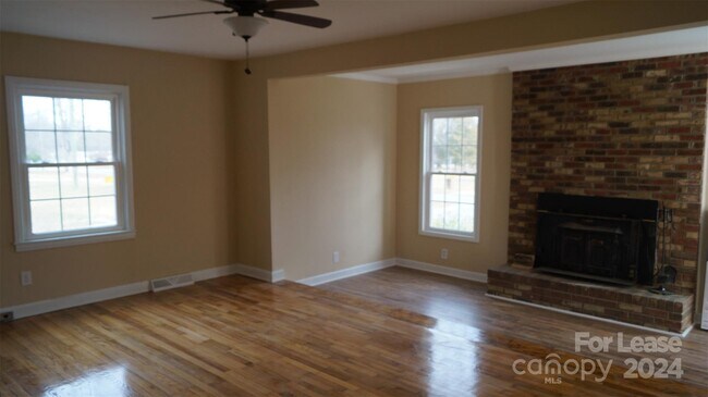 Building Photo - 445 Bess Town Rd