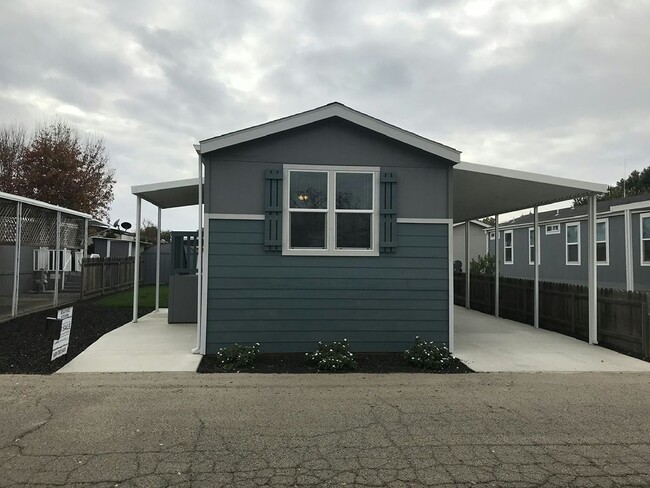 Building Photo - 415 N Akers St