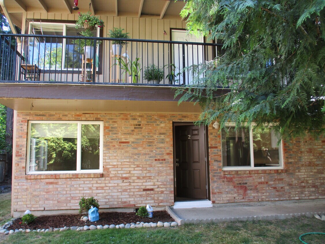 Primary Photo - 1108 Bellevue Way SE