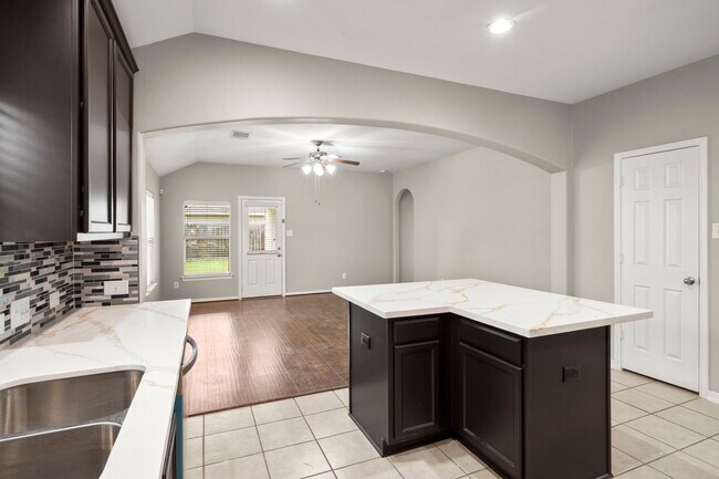 Foto del edificio - 6407 Sweet Orchid Ln