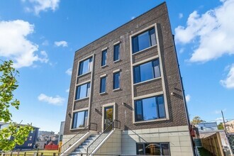 Building Photo - 4846 S St Lawrence Ave