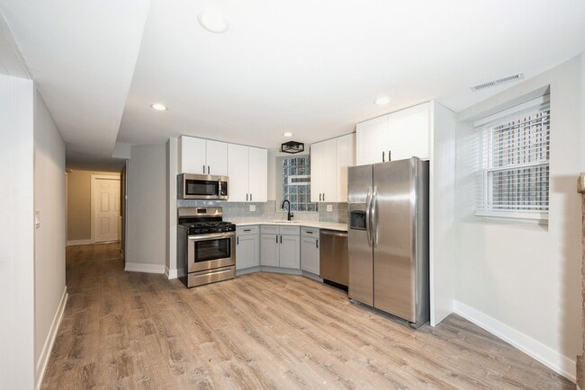 Building Photo - 1435 N Washtenaw Ave