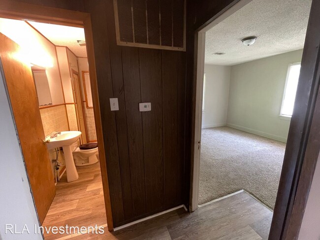 Building Photo - 2 br, 1 bath House - 1326 Division Street