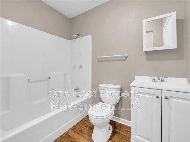 Building Photo - 1909 Chateau Dr