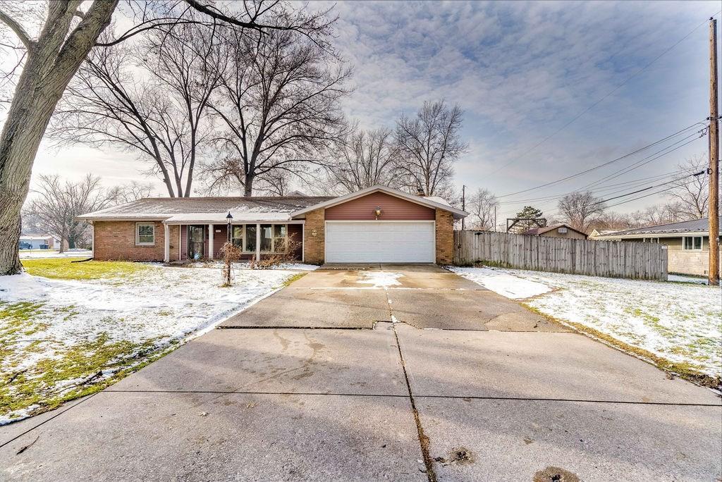 3427 Elwood Dr, Fort Wayne, IN 46815 House for Rent in Fort Wayne, IN