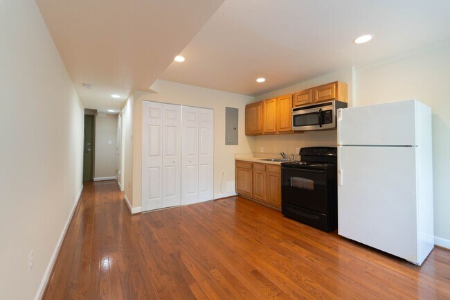 Foto del edificio - In the heart of DC's Shaw Neighborhood 1 B...