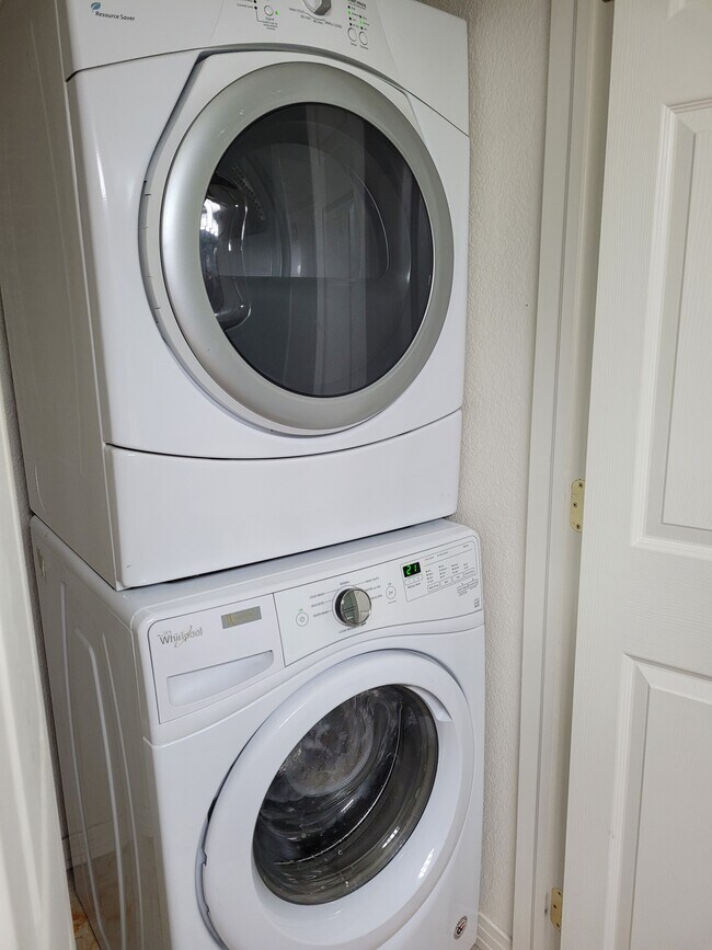 Washer Dryer - 9359 Amison Cir