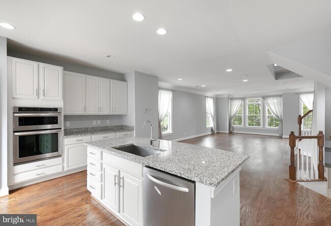 Building Photo - 9558 Canonbury Square