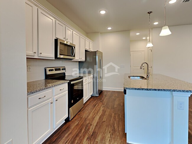 Building Photo - 203 Banyan Forest Drive