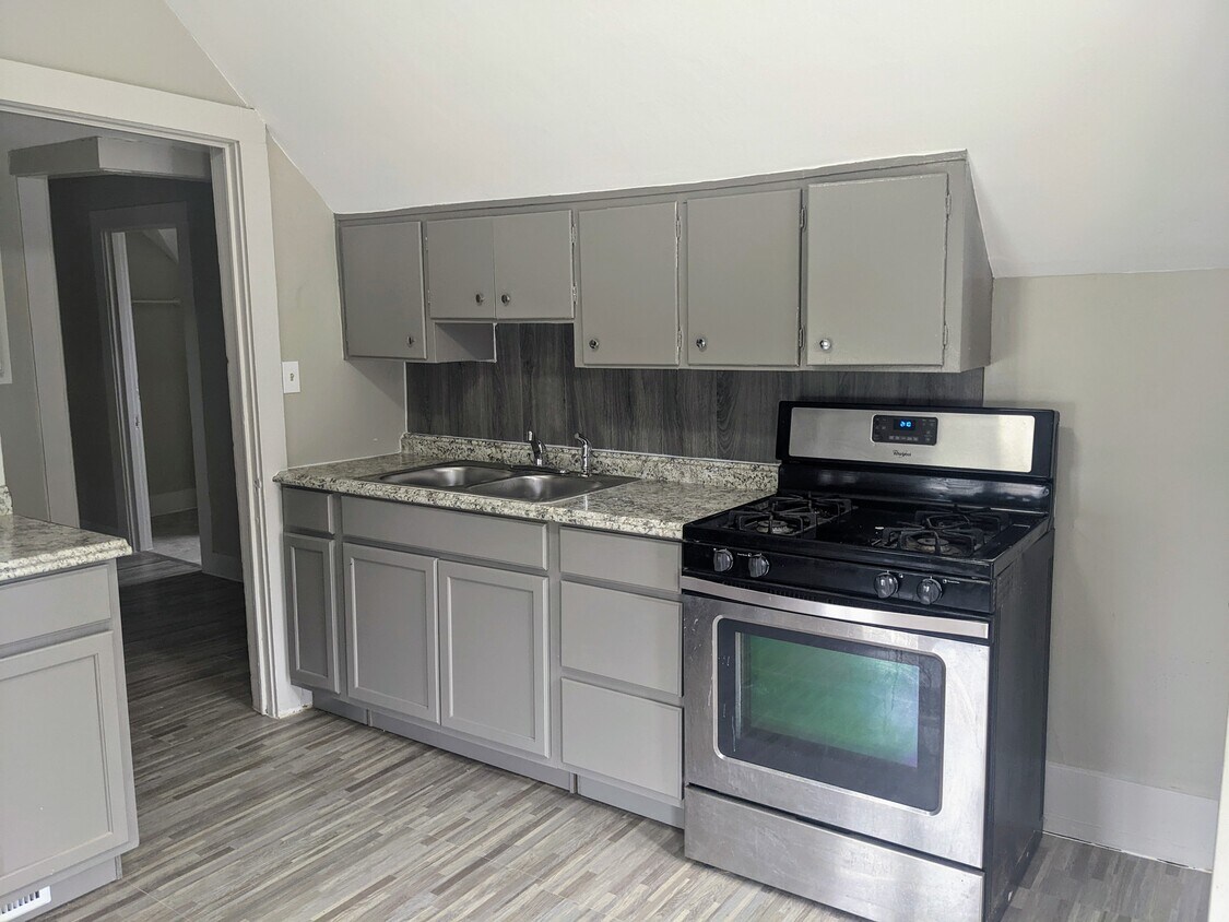 Kitchen - 351 Spink St