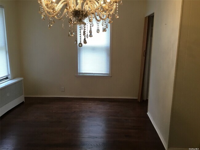 Foto del edificio - 23-20 Healy Ave