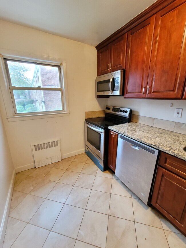 Renovated Kitchen - 219 S Broadway
