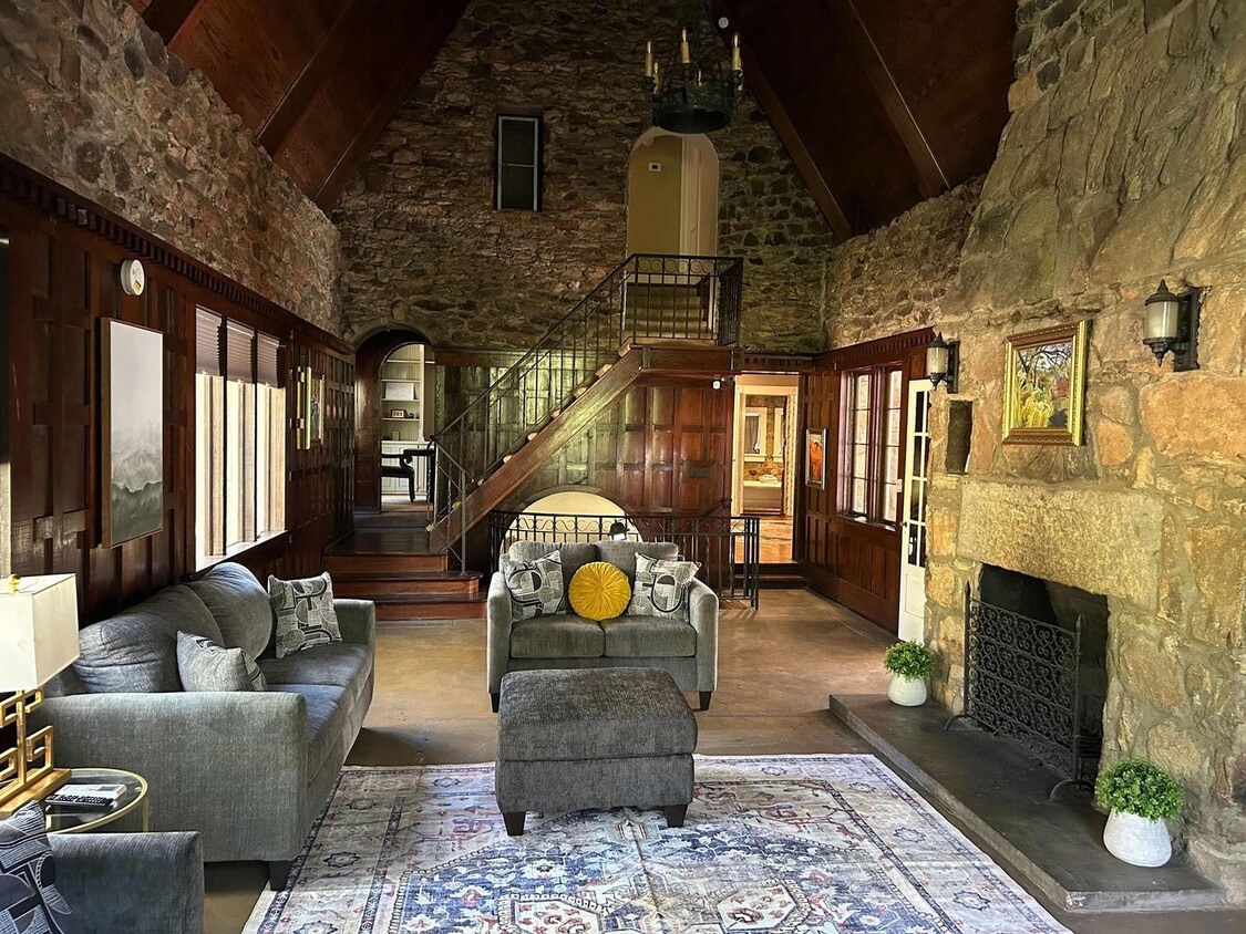 Primary Photo - 1414 Dinglewood Dr