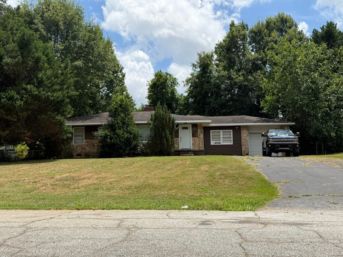Building Photo - 211 Beauregard Ave