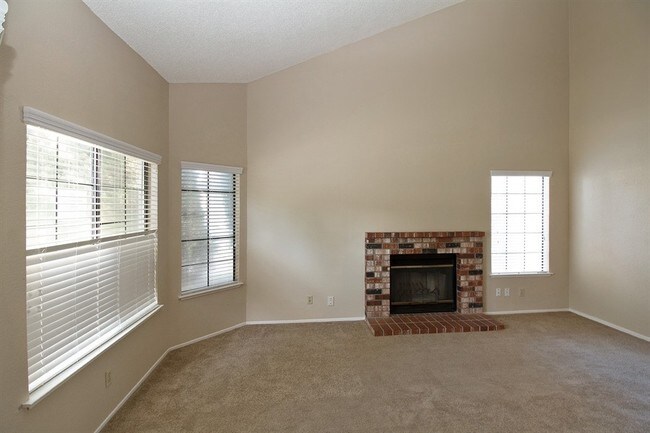 Building Photo - 897 Elmridge Way
