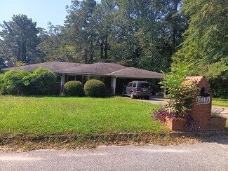 Building Photo - 2013 Yucca Dr